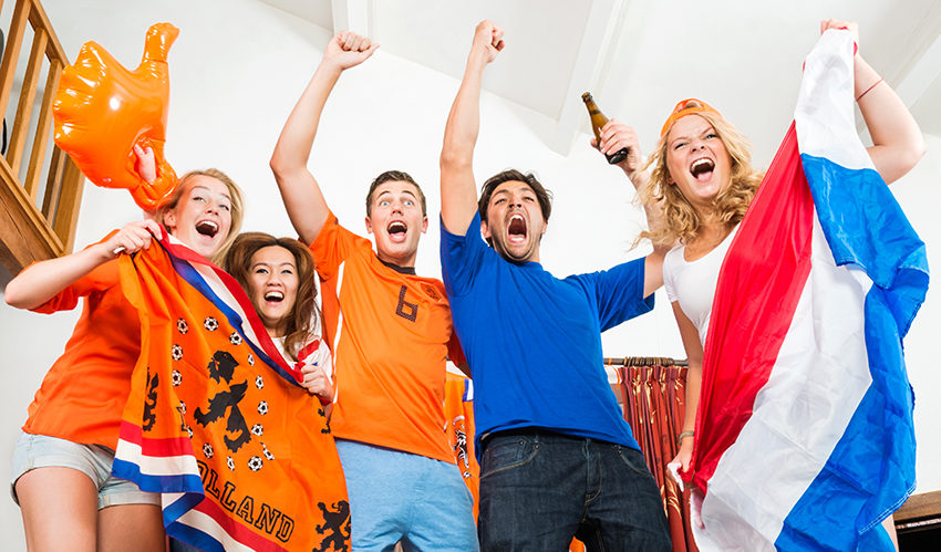 Juich voor Team NL met deze 16 oranje feestartikelen, voetbal gadgets en leeuwenpak