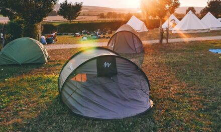 Camping gadgets: Wat heb je nodig om te kamperen?
